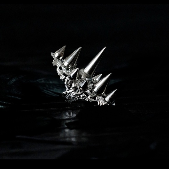 Spiked Ring Punk Ring Filigree Studded Spiked "Garoa" Horror Ring - Picture 1 of 4